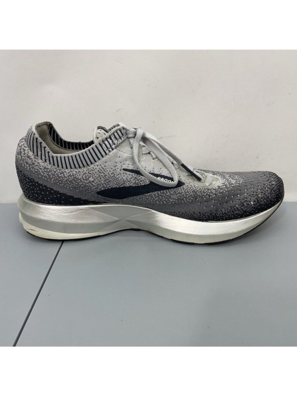 Brooks Levitate 2 Sneakers Shoes Running Training Athletic Gray Womens 8 - Picture 10 of 13